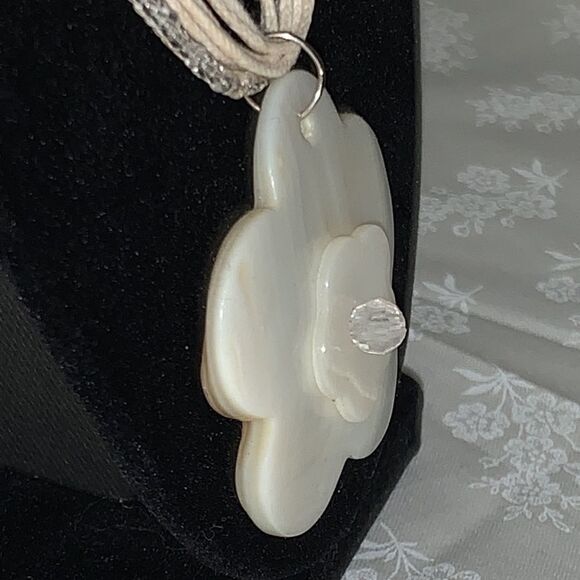 White carved shell necklace. 20” - Picture 5 of 8